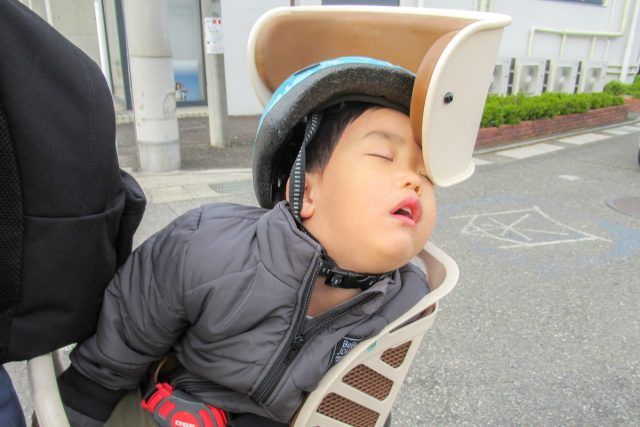 自転車で寝る2
