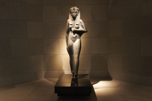 女神立像　前3世紀