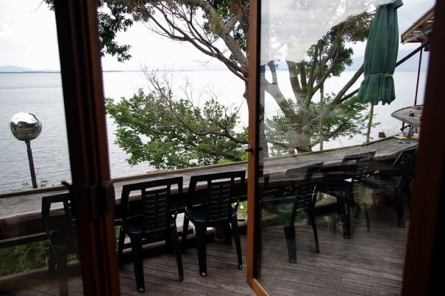 琵琶湖を一望できるテラス席、時間がゆっくり流れます。