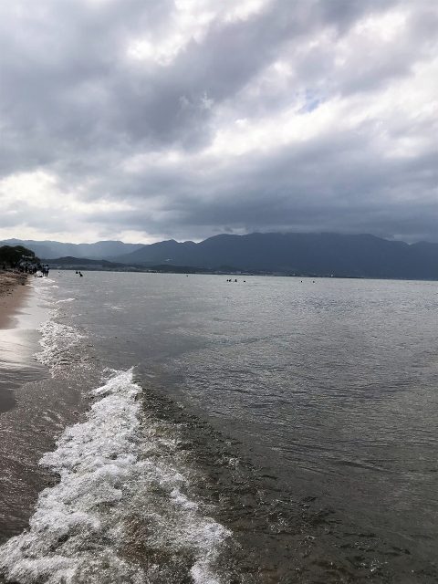 曇りの琵琶湖