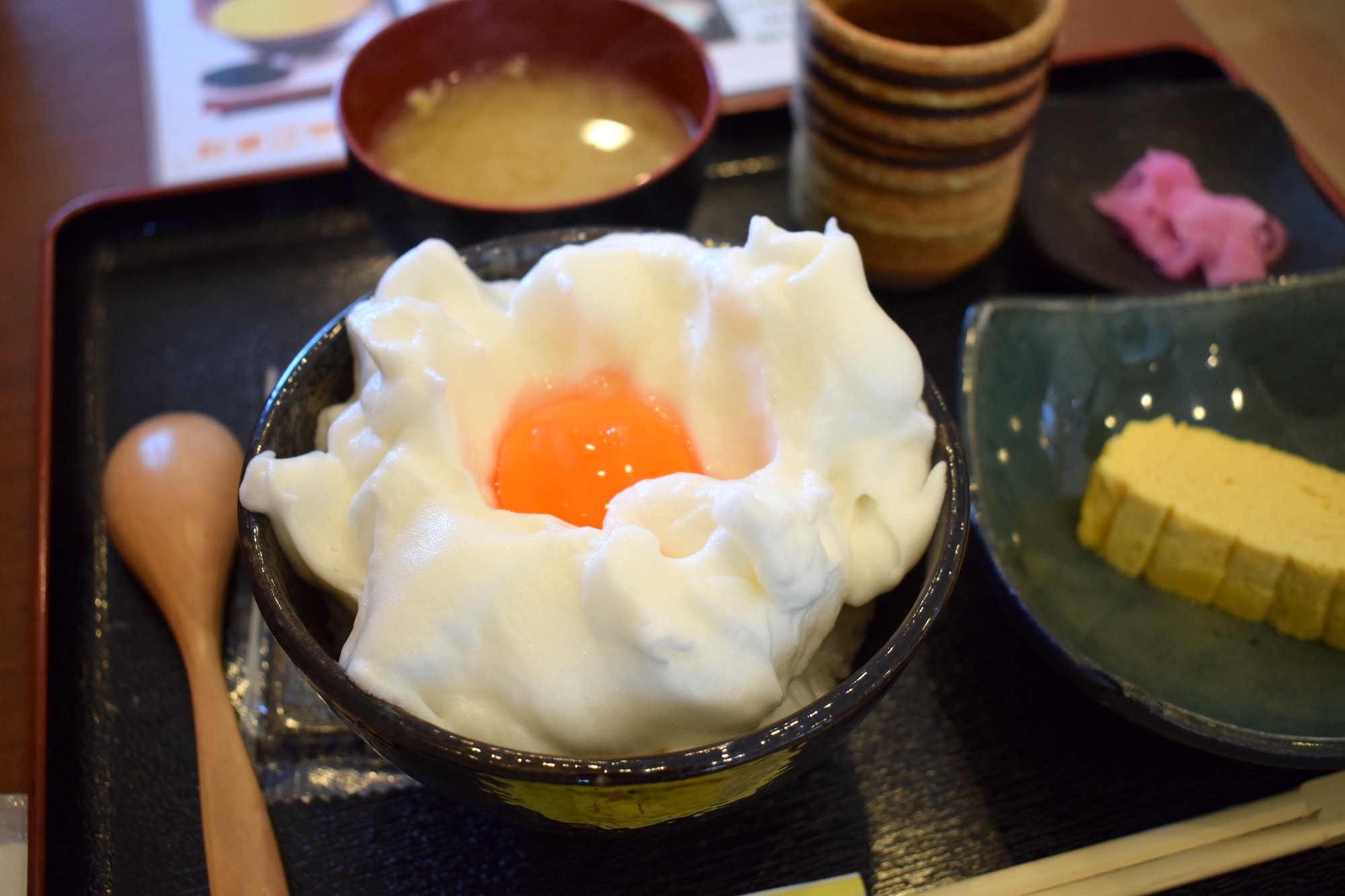 これが新世代のTKG！栄養満点な卵をいただく『たまごや比良の郷』 - し