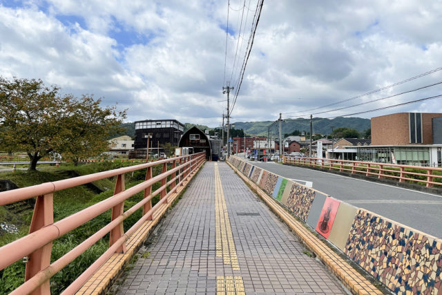 信楽駅前の橋