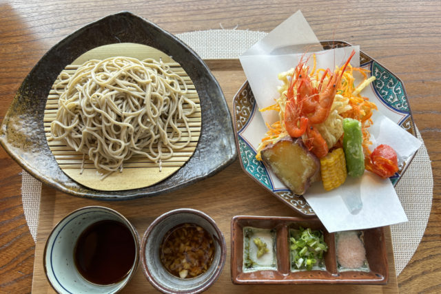 天ぷら盛り蕎麦つゆ比べ