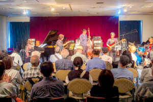 屋内特設ステージ