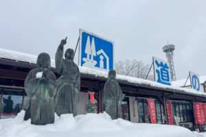 道の駅　浅井三姉妹像