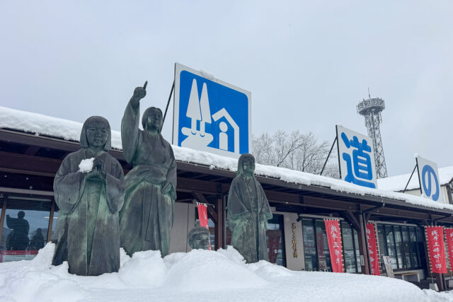 道の駅　浅井三姉妹像