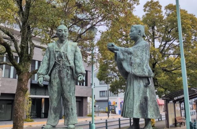 長浜駅前の豊臣秀吉と三成像