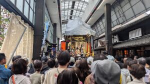 長浜曳山まつり　観覧する人たち