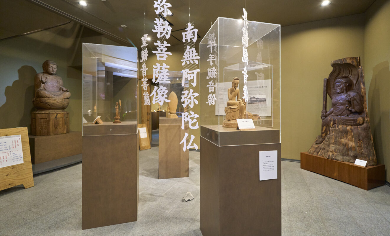 醒井木彫美術館 内観